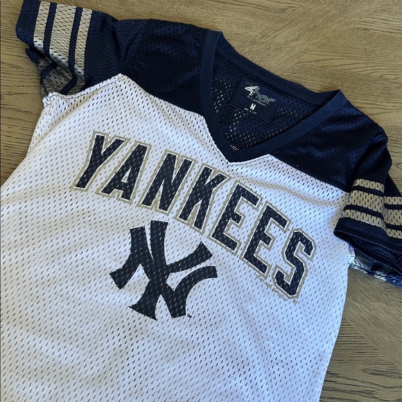 Women’s Mesh Yankees Jersey - Picture 6 of 11
